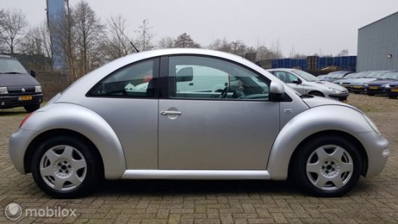Volkswagen New Beetle - 2.0 Highline # Airco / Leder / stoelverw. / Distri vv / Luxe strakke auto - 1