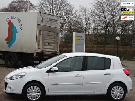 Renault Clio - 1.5 dCi Parisienne diesel, bj.2011, wit, 5 deurs, airco, 1e eigenaar, APK tot 06/2020 - 1