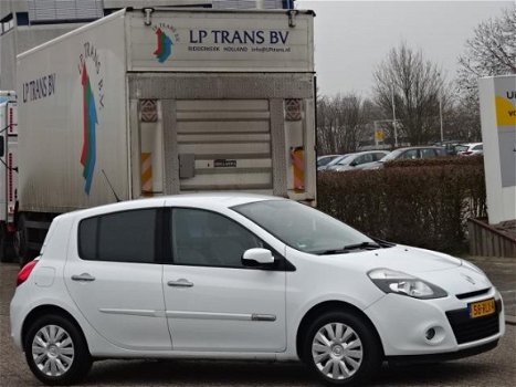 Renault Clio - 1.5 dCi Parisienne diesel, bj.2011, wit, 5 deurs, airco, 1e eigenaar, APK tot 06/2020 - 1