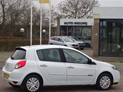 Renault Clio - 1.5 dCi Parisienne diesel, bj.2011, wit, 5 deurs, airco, 1e eigenaar, APK tot 06/2020 - 1