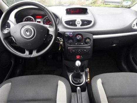 Renault Clio - 1.5 dCi Parisienne diesel, bj.2011, wit, 5 deurs, airco, 1e eigenaar, APK tot 06/2020 - 1