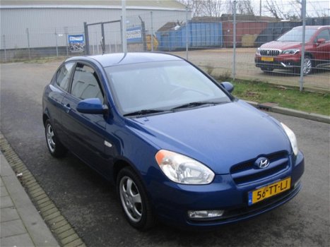 Hyundai Accent - 1.4i Dynamic AUTOMAAT - 1