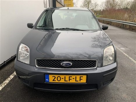 Ford Fusion - 1.6-16V Luxury - 1