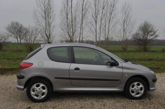 Peugeot 206 - 1.4 XS Premium 206 AIRCO LEDER LICHTMETALEN VELGEN 62000KM N.A.P - 1