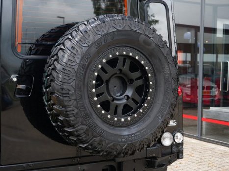 Land Rover Defender - 2.4 TD4 110 SW | schaalstoelen | 7 zitter | black design pakket | Uniek en zéé - 1