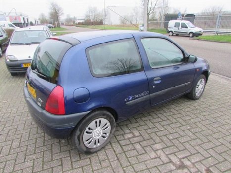 Renault Clio - 1.4 RT /NAP Originele kmstand/stuurbekrachtiging/APK 7-2020 - 1