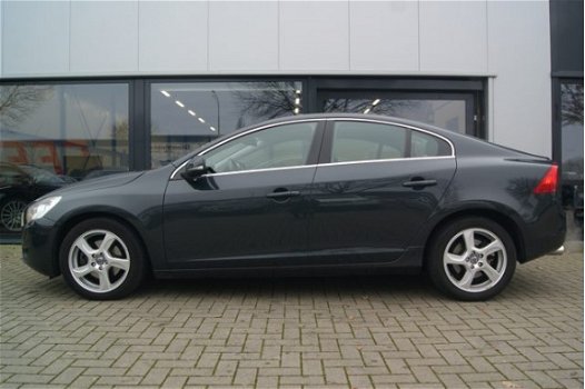 Volvo S60 - 1.6 T4 Momentum >>TOPSTAAT<< + LEER + ADAPTIEVE CRUISE + NAVIGATIE - 1