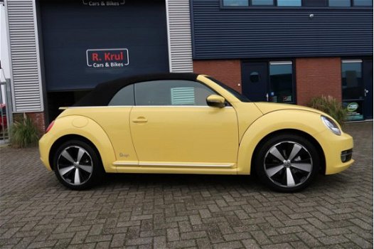 Volkswagen Beetle Cabriolet - 1.2 TSI Design BlueMotion Airco-ecc Navigatie 18 inch Fender Xenon Mul - 1