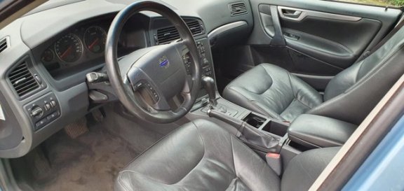 Volvo V70 - 2.4 D5 Geartronic Comfort Line APK*PDC*LEDER*FULL - 1