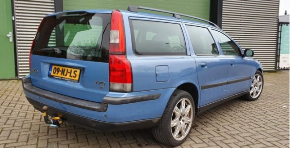 Volvo V70 - 2.4 D5 Geartronic Comfort Line APK*PDC*LEDER*FULL - 1