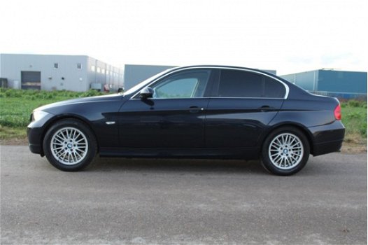 BMW 3-serie - 318i High Executive AUTOMAAT / NAVI / NETTE AUTO - 1