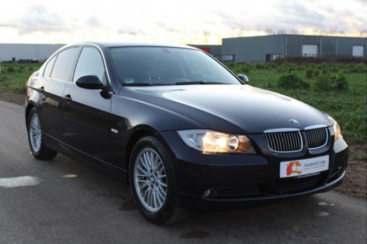 BMW 3-serie - 318i High Executive AUTOMAAT / NAVI / NETTE AUTO - 1