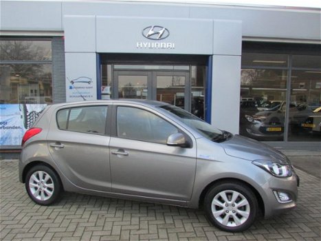 Hyundai i20 - 1.2i i-Deal - 1