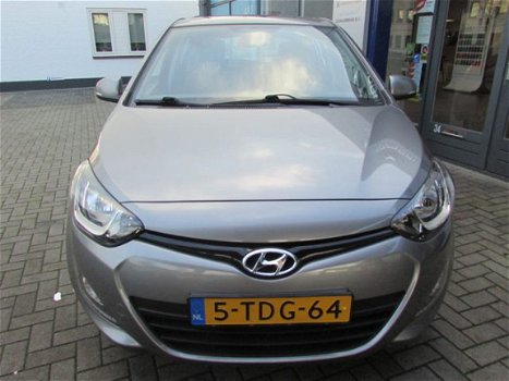 Hyundai i20 - 1.2i i-Deal - 1