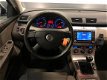 Volkswagen Passat - 1.6 FSI Comfortline CLIMA / CRUISE / NAVI - 1 - Thumbnail