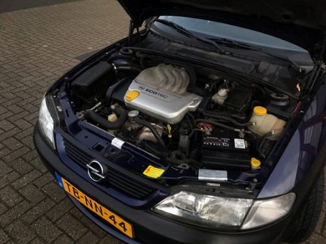 Opel Vectra - 1.6i-16V Diamond*NWE APK*AIRCO*NETTE WAGEN*NAP - 1