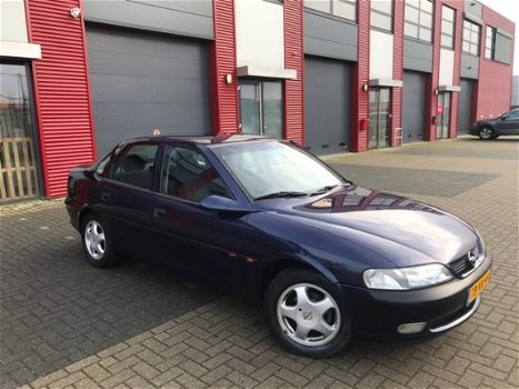 Opel Vectra - 1.6i-16V Diamond*NWE APK*AIRCO*NETTE WAGEN*NAP - 1