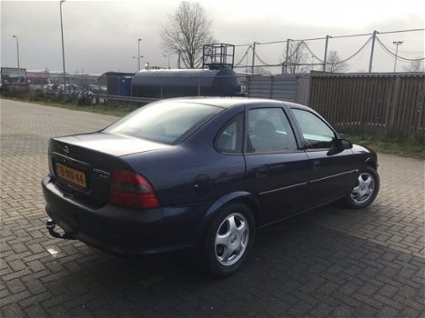 Opel Vectra - 1.6i-16V Diamond*NWE APK*AIRCO*NETTE WAGEN*NAP - 1