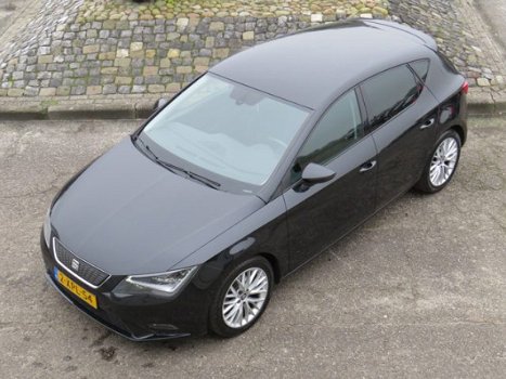 Seat Leon - 1.6 TDI Limited Edition III 1e EIGENAAR LED HALF LEER LEER NAVI ECC CRUISE - 1