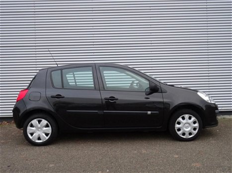 Renault Clio - 1.2-16V Special Line - 1