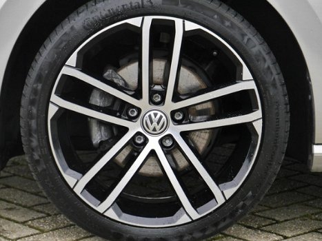 Volkswagen Golf Sportsvan - 1.6 TDI 110pk Automaat HighLine | Trekhaak | Adoptieve Cruise control - 1