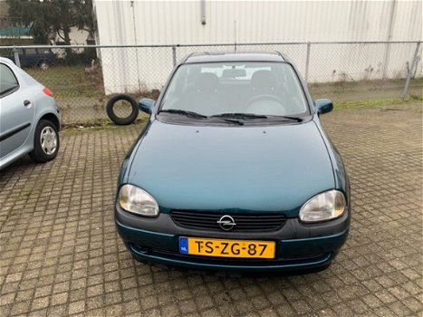 Opel Corsa - 1.4i Strada, stuurbekrachtigen en apk - 1