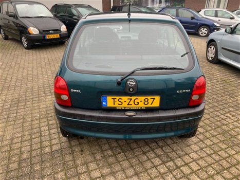 Opel Corsa - 1.4i Strada, stuurbekrachtigen en apk - 1