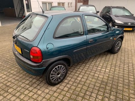 Opel Corsa - 1.4i Strada, stuurbekrachtigen en apk - 1