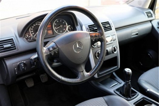 Mercedes-Benz A-klasse - 170 116pk 5-drs Avantgarde | Airco | ½ Leder | PDC | Lichtmetalen velgen - 1