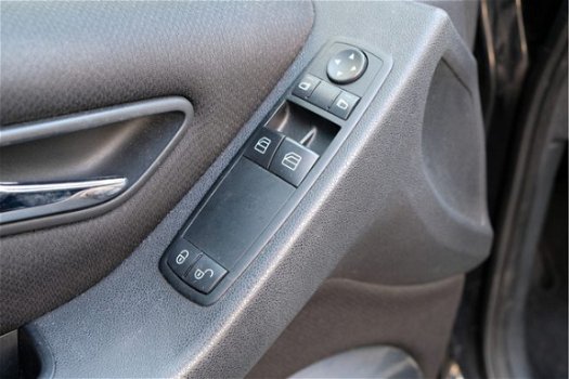 Mercedes-Benz A-klasse - 170 116pk 5-drs Avantgarde | Airco | ½ Leder | PDC | Lichtmetalen velgen - 1