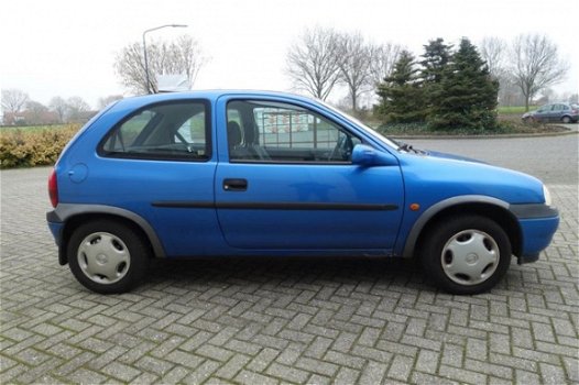 Opel Corsa - 1.2i-16V Strada - lage km stand -trekhaak - 1