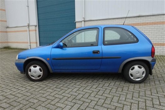 Opel Corsa - 1.2i-16V Strada - lage km stand -trekhaak - 1