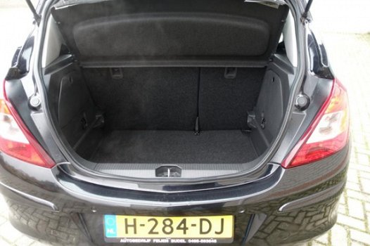 Opel Corsa - 1.4-16V Sport 17 