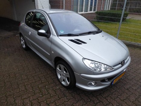 Peugeot 206 - 1.4-16V Quiksilver/automatische airco/ incl winterset - 1