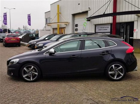 Volvo V40 - D2 R-Design - 1