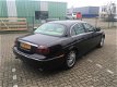 Jaguar S-type - 2.7D V6 AIRCO / CRÈME LEDER / GROOT TV NAVI / PDC / XENON / MEMORY STOELEN / FULL OP - 1 - Thumbnail