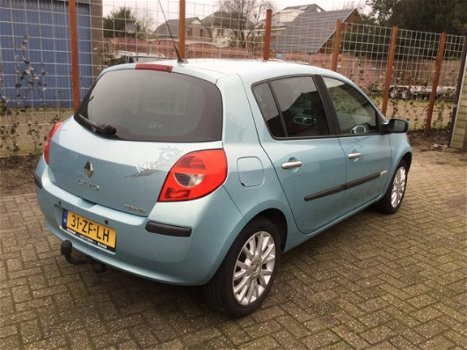 Renault Clio - 1.4-16V Rip Curl 5 deurs, 100 PK. , NW. APK, Airco, 16