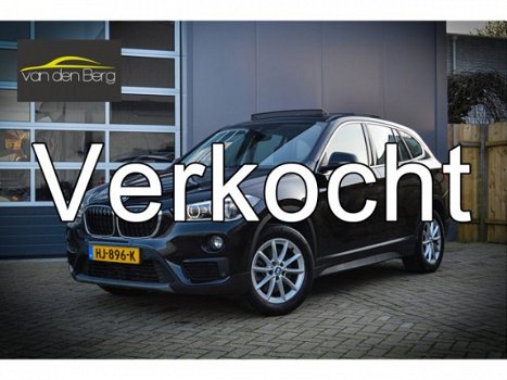 BMW X1 - 2.0i Essential AUT Panorama/Leer/LED Origineel NL - 1