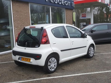 Peugeot 107 - 1.0 68PK 5-deurs Active Airco Elektr ramen Radio CD - 1