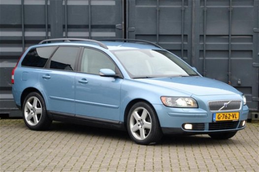 Volvo V50 - 2.4 momentum 5 cilinder youngtimer in topconditie - 1