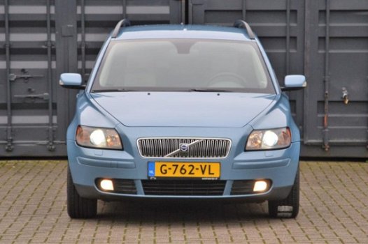 Volvo V50 - 2.4 momentum 5 cilinder youngtimer in topconditie - 1