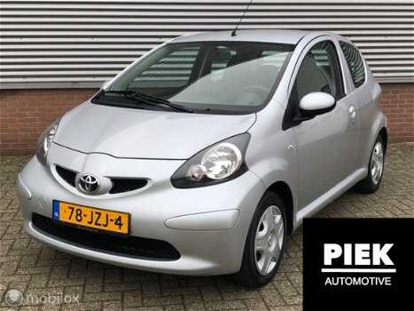 Toyota Aygo - 1.0-12V + - 1