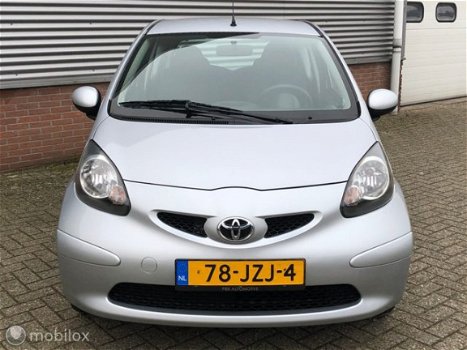 Toyota Aygo - 1.0-12V + - 1