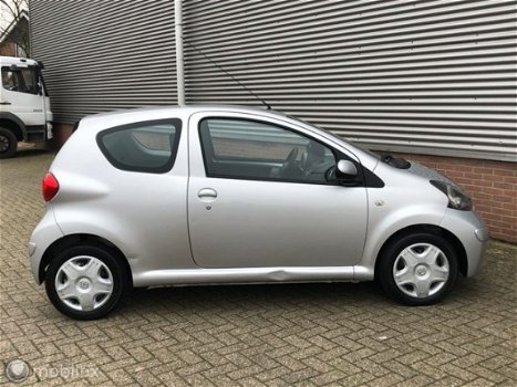 Toyota Aygo - 1.0-12V + - 1