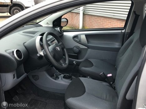 Toyota Aygo - 1.0-12V + - 1