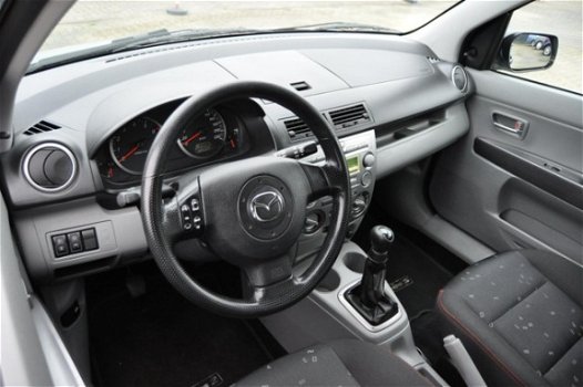 Mazda 2 - 2 1.4 Exclusive 5 deurs stuurbekrachtiging Nieuwe APK - 1