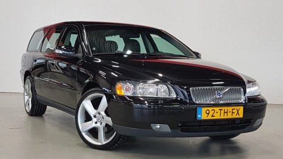 Volvo V70 - 2.4 Edition II V70 Edition II met oa lmv leren bekleding cv pdc trekhaak stoelverwarming - 1