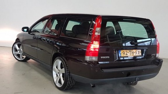 Volvo V70 - 2.4 Edition II V70 Edition II met oa lmv leren bekleding cv pdc trekhaak stoelverwarming - 1