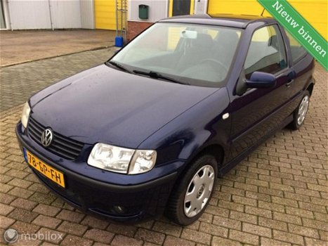 Volkswagen Polo - 1.4-16V Trendline - 1