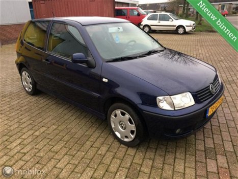 Volkswagen Polo - 1.4-16V Trendline - 1